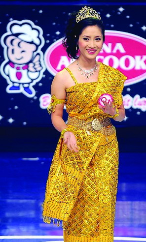 Trang phục phụ nữ Khmer lấp lánh sắc màu