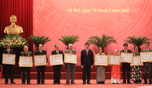 Chủ tịch nước trao tặng Hồ Chí Minh cho 12 các tác phẩm, cụm tác phẩm, công trình, cụm công trình của các nghệ sỹ 