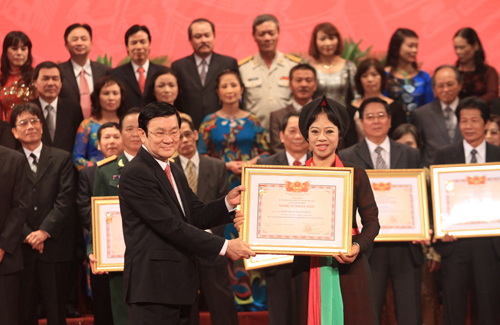 Nghệ sỹ nhân dân Thúy Hường một trong 74 nghệ sỹ vinh dự được trao tặng danh hiệu cao quý