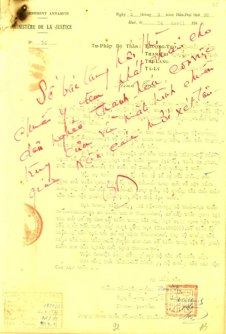 Bản ngự phê bằng chữ quốc ngữ của vua Bảo Đại vào ngày 3-3-1945: “Chuẩn y đem phát chẩn cho dân nghèo Thanh Hóa...” - Ảnh: Trung tâm Lưu trữ quốc gia 1 cung cấp