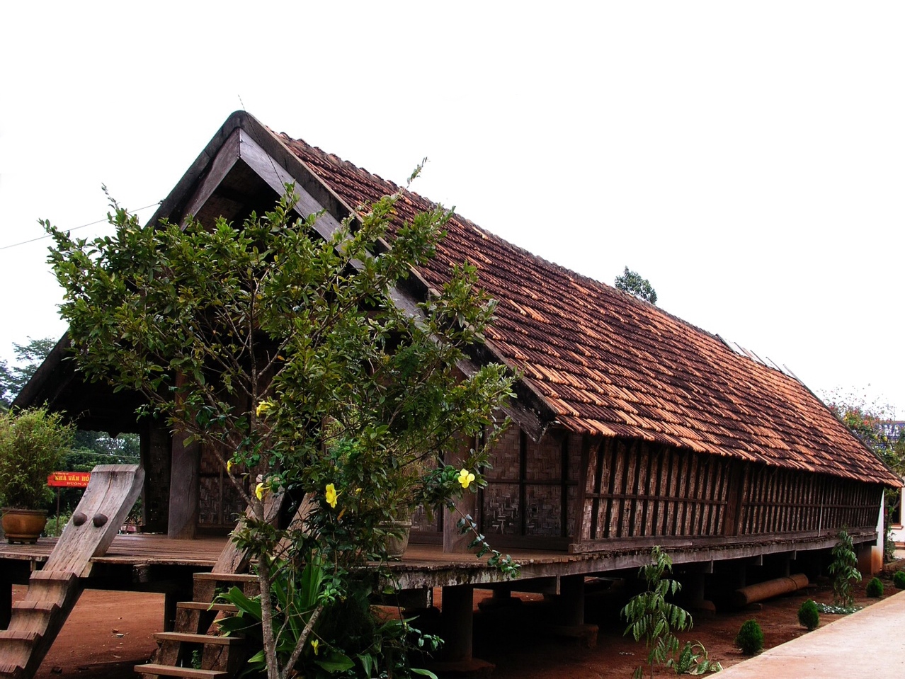 Ngôi nhà dài của người Ê Đê ở Đắk Lắk
