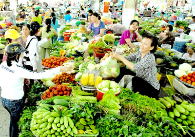 Nguồn hàng dồi dào giúp bình ổn giá (ảnh chụp tại Chợ An Đông, TPHCM)