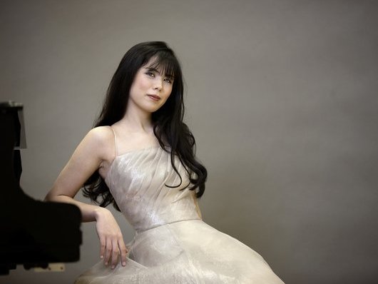 Nữ nghệ sỹ dương cầm Mona Asuka Ott đến từ Đức