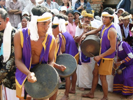 Người Raglai trong lễ hội Katê của người Chăm Ảnh: Minh Hùng