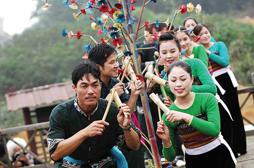Rộn ràng lễ hội Chá Chiêng của dân tộc Thái (Hòa Bình)