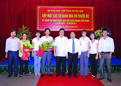 Lãnh đạo Bộ VHTTDL chúc mừng Tạp chí nhân ngày Báo chí Cách mạng Việt Nam