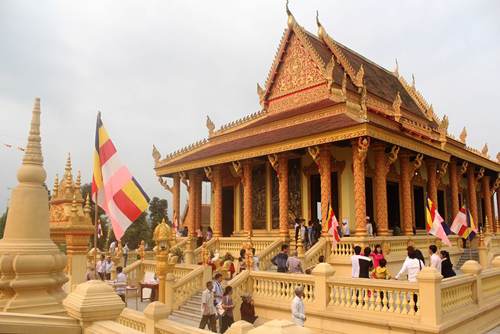 Chùa Khmer được trang hoàng rực rỡ trong ngày Tết