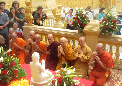 Chuẩn bị Lễ nhiễu Phật