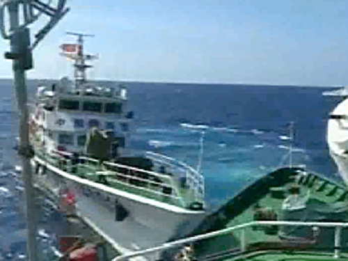 Tàu Hải cảnh 46001 của Trung Quốc hung hăng lao vào tàu CSB 4032 của Việt Nam