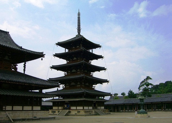 Quần thể kiến trúc Phật giáo khu vực chùa Horyuji là một di sản văn hoá thế giới của Nhật Bản bao gồm 48 vật thể và kiến trúc thuộc chùa Horyuji và chùa Hokiji ở thị trấn Ikaruga, tỉnh Nara. Địa điểm này là nơi Phật giáo được truyền vào Nhật Bản. Quần thể được UNESCO công nhận là di sản văn hóa thế giới vào năm 1993