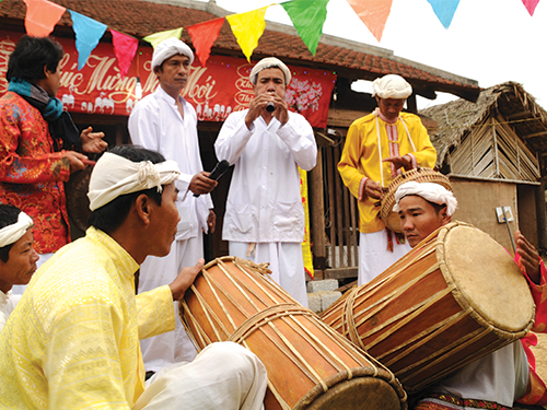 Trống Ghinăng, Paranưng, kèn Saranai là bộ nhạc cụ chính trong dàn nhạc lễ Chăm