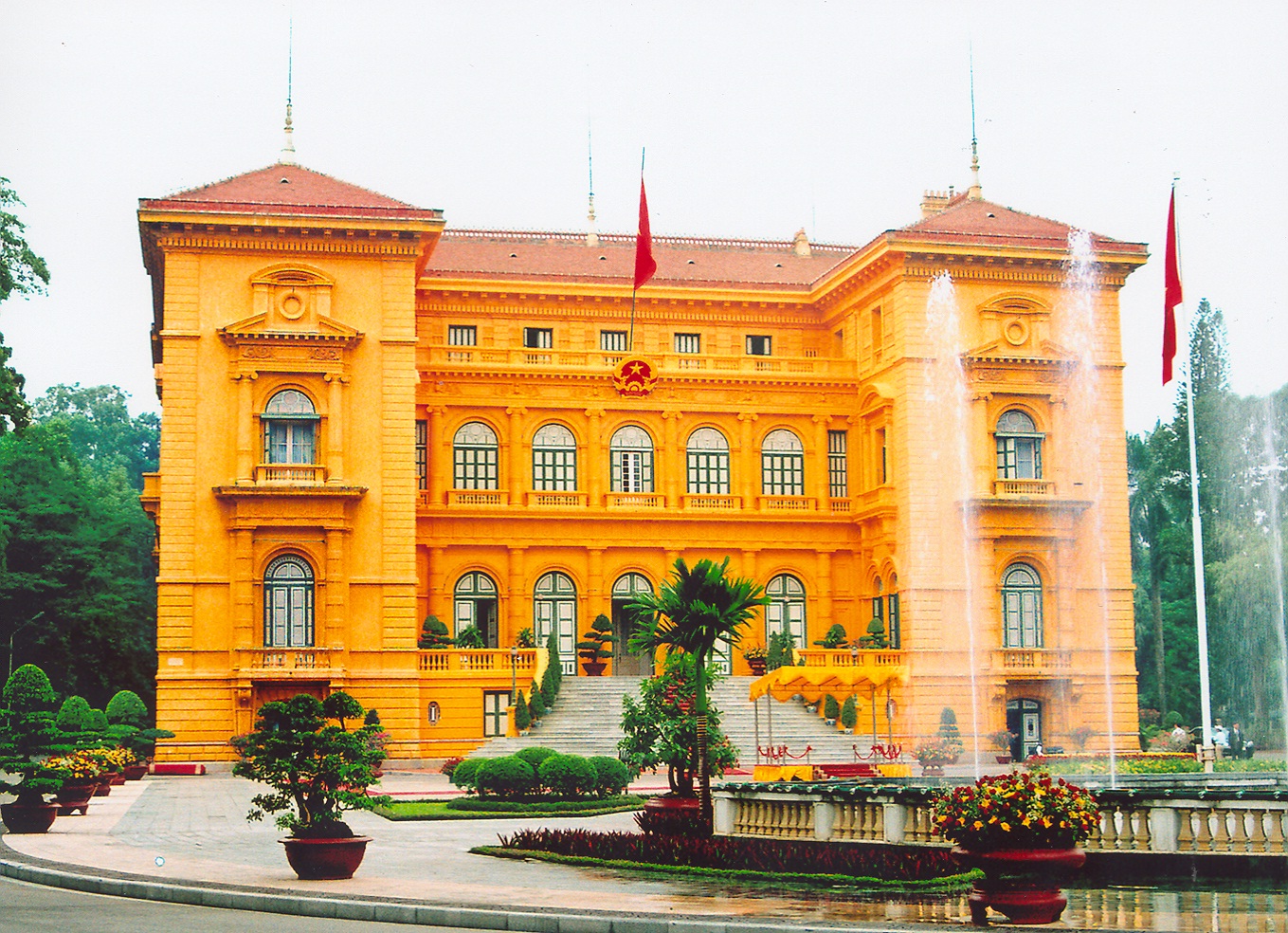 presidential palace where uncle Ho worked 