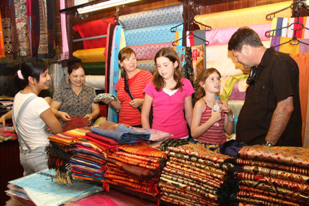 Làng Vạn Phúc còn 270 hộ giữ nghề dệt lụa