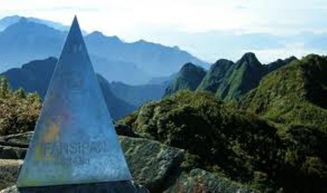 Đỉnh Fansipan, một trong 5 ngọn núi cao hấp dẫn du khách 