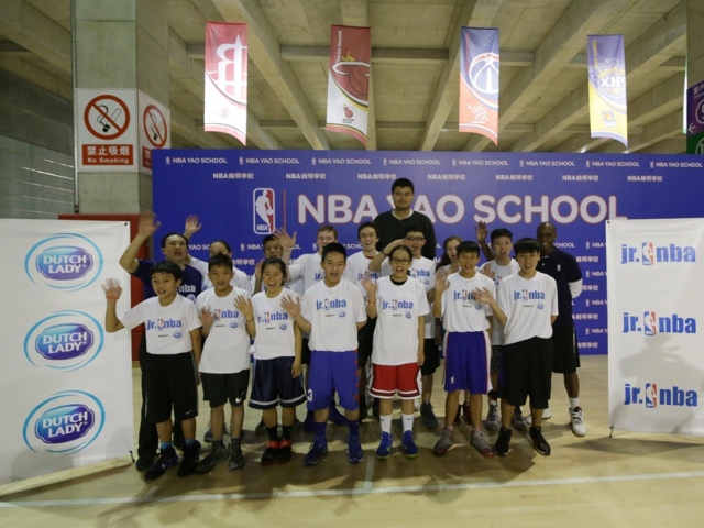 Jr. NBA All-Stars Vietnam 2014 gặp gỡ cựu vận động viên NBA nổi tiếng Yao Ming