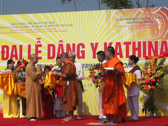 Lễ kết nghĩa giữa chùa Pháp Vân và chùa Khmer tại Làng Văn hoá - Du lịch các dân tộc Việt Nam