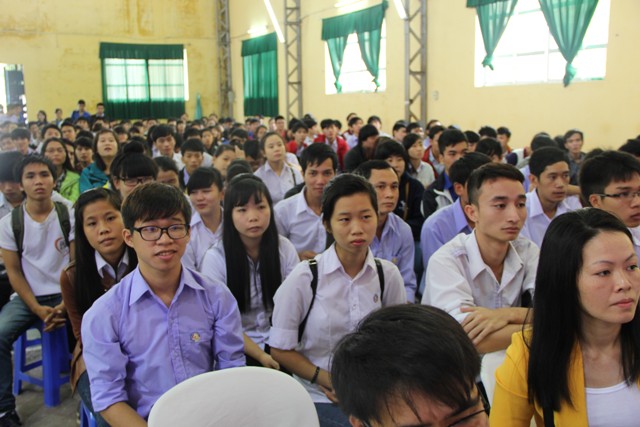 Đông đảo sinh viên của Huế đã đến tham dự chương trình Gieo niềm tin cuộc sống
