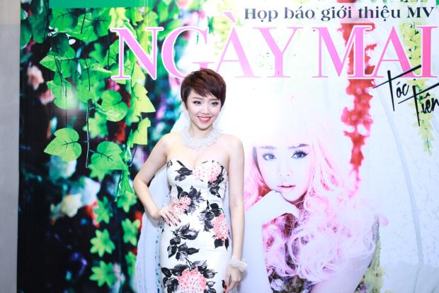 Tóc Tiên trong buổi ra mắt MV 