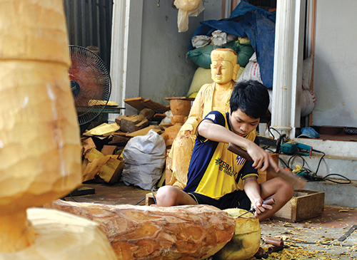 Thế hệ trẻ ở Sơn Đồng tiếp nối nghề truyền thống của ông cha