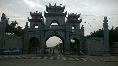 Cổng vào đền thờ Hai Bà Trưng ở thôn Hạ Lôi, xã Mê Linh, huyện Mê Linh