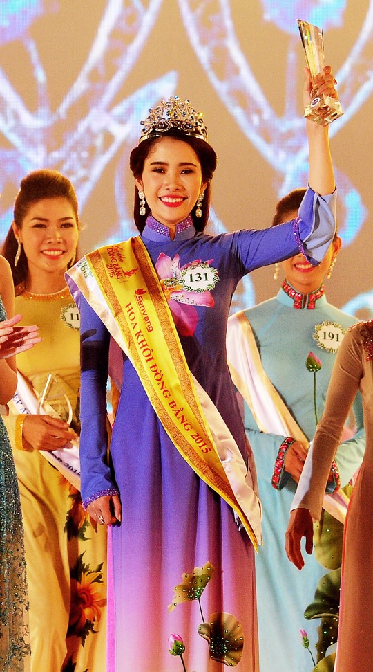 người đẹp Nguyễn Thị Lệ Nam Em đăng quang ngôi vị Hoa khôi Đồng bằng sông Cửu Long 2015