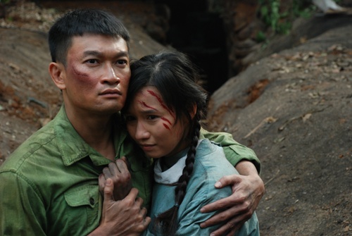 Diễn viên Lã Thanh Huyền và Trương Minh Quốc Thái đảm nhận vai chính trong phim Người trở về