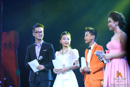 Sự kết hợp thú vị của MC Quang Đạo, MC Hồng Ngọc cùng 2 MC nhí Thế Phương và Yến Chi