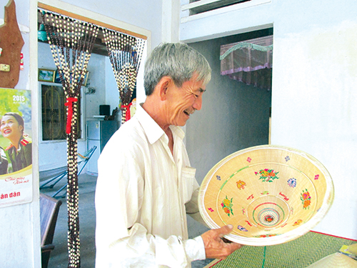 Nghệ nhân Đỗ Văn Lan với 55 năm làm nón Ngựa