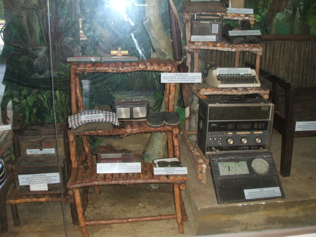 Những kỷ vật tại phòng trưng bày căn cứ Trung ương Cục miền Nam