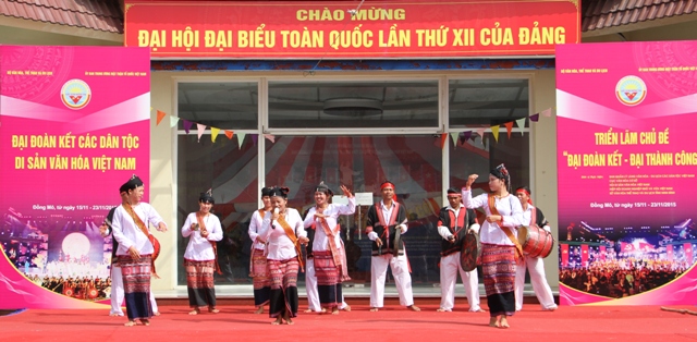 Đồng bào dân tộc Chăm (Bình Định) biểu diễn văn nghệ trong chương trình giao lưu