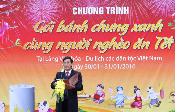 Phó Trưởng ban phụ trách BQL Làng Văn hoá - Du lịch các dân tộc Việt Nam Lâm Văn Khang phát biểu khai mạc Chương trình