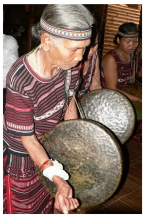 Nhạc cụ cồng chiêng được người Brâu sử dụng rộng rãi trong các lễ nghi, lễ hội…