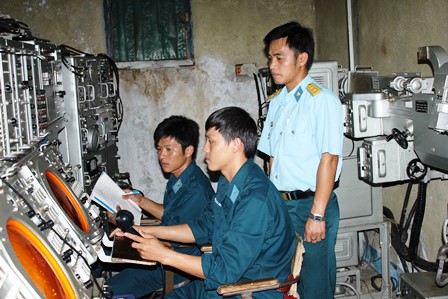 Bộ đội radar Trường Sa luôn cảnh giác cao độ, làm chủ trang bị khí tài phát hiện mục tiêu, bảo vệ vững chắc chủ quyền biển đảo Việt Nam   