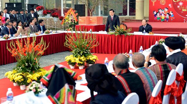 Chủ tịch nước Trương Tấn Sang chúc mừng cộng đồng các dân tộc Việt Nam và đại diện bà con Việt kiều về nước đón Tết cổ truyền