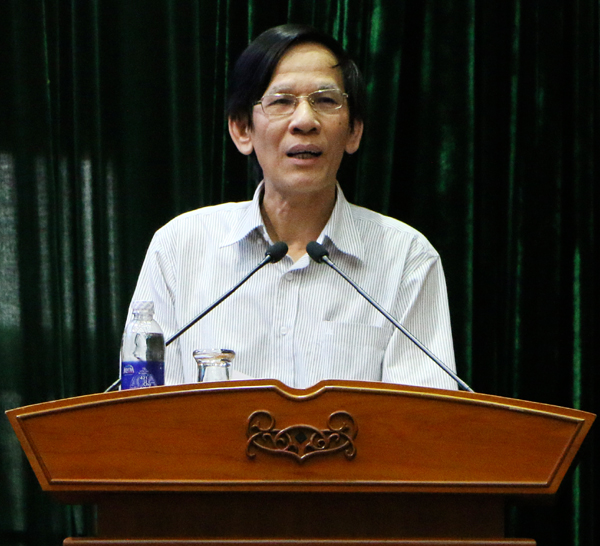 Ông Nguyễn Đình Lợi giới thiệu chương trình các hoạt động chào mừng Ngày Văn hoá các dân tộc Việt Nam tại buổi họp báo