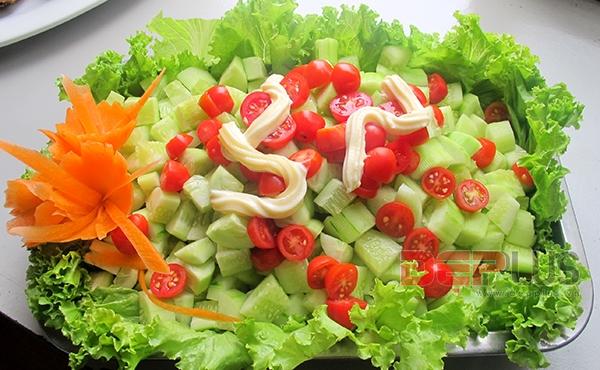 Salad dưa chuột là món ăn ưa thích của nhiều gia đình Việt