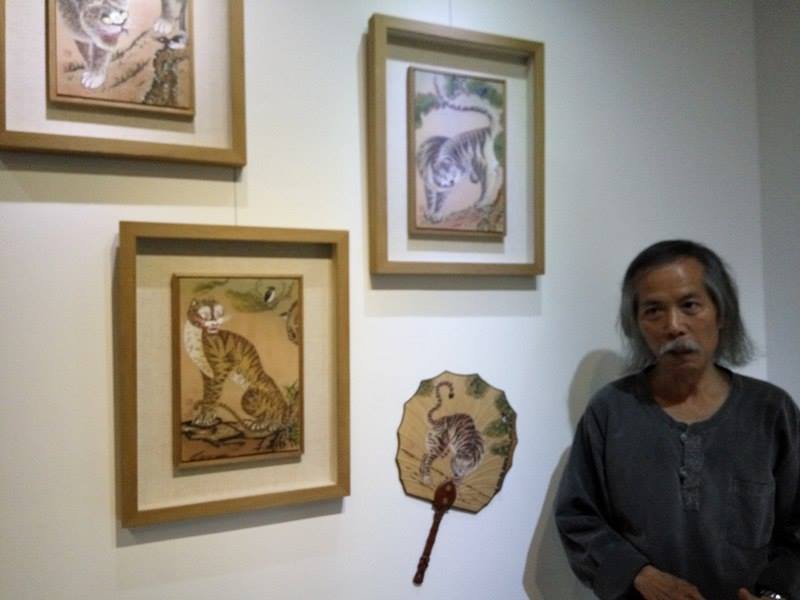 Hoạ sĩ Lương Xuân Đoàn tại triển lãm
