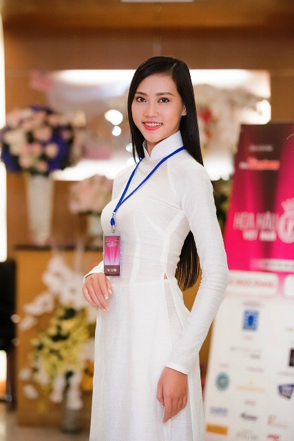 Trần Thị Thùy Trang ân tượng với chiều cao vượt trội 1m80