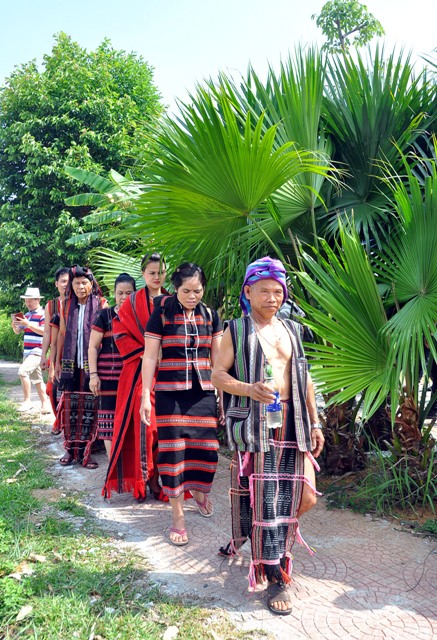 Lễ cưới truyền thống của dân tộc Pa cô
