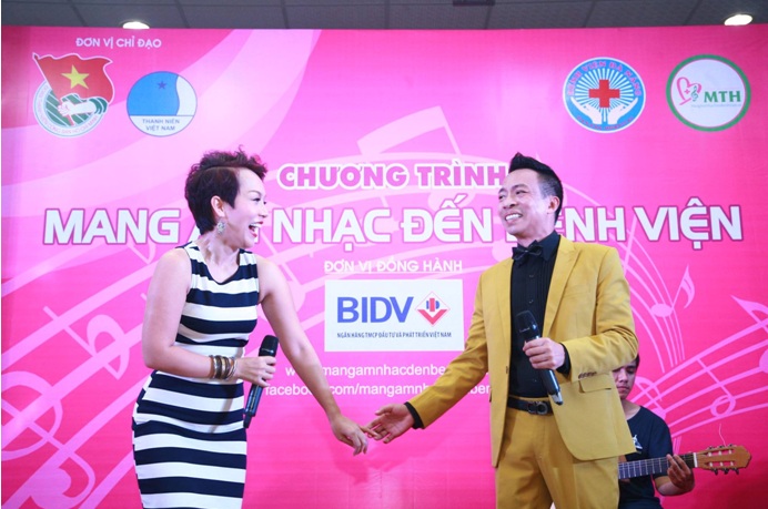 NSƯT Việt Hoàn “tỏ tình” với Thái Thùy Linh