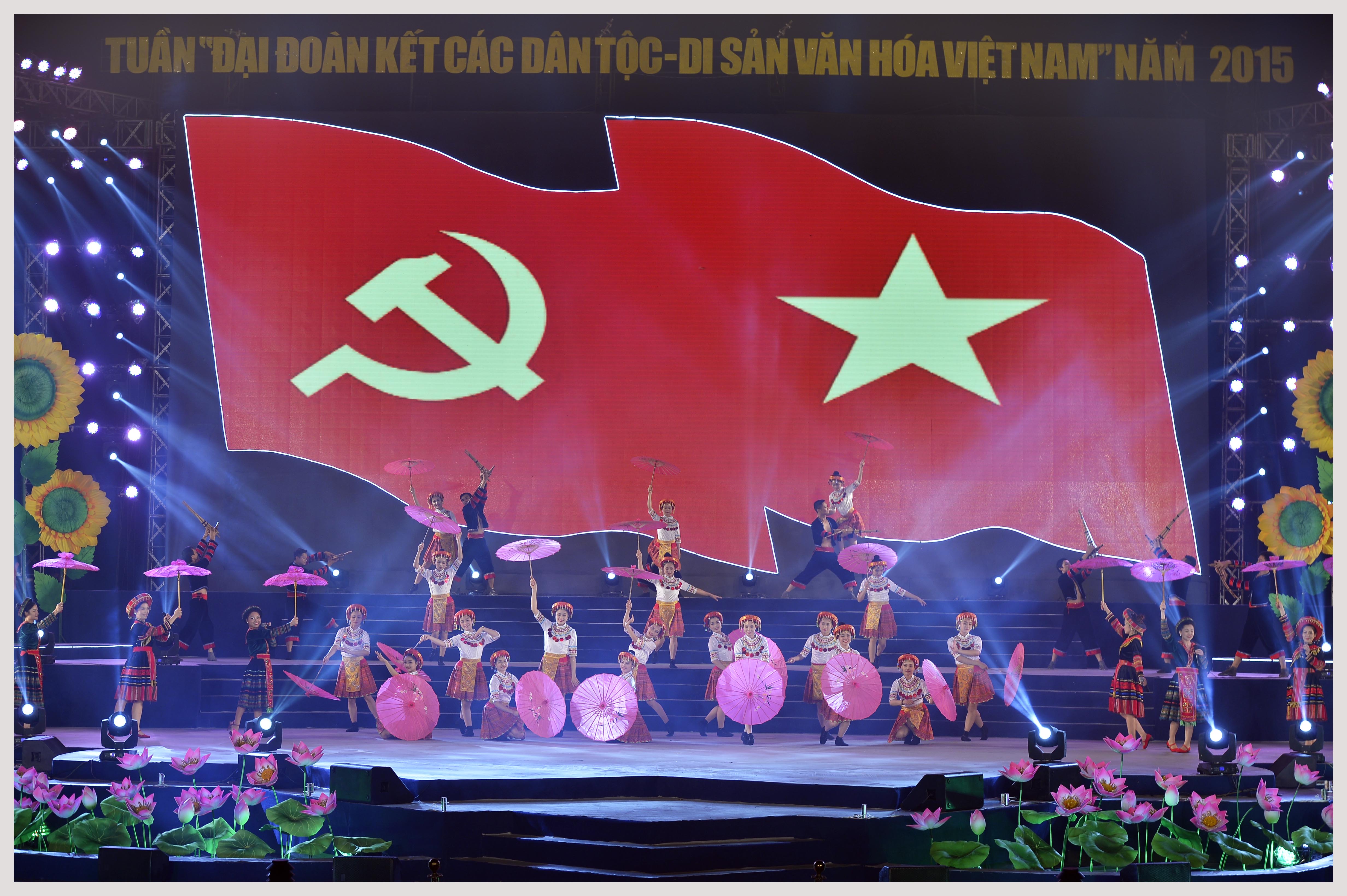 Dân tộc Mông tham dự tuần đại đoàn kết các dân tộc  - Di sản văn hoá Việt Nam 2015