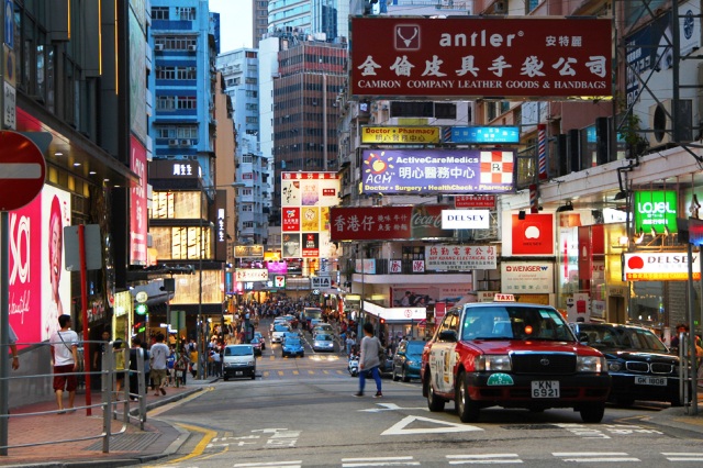 Tsim Sha Tsui - địa điểm mua sắm nổi tiếng nhất Hồng Kông