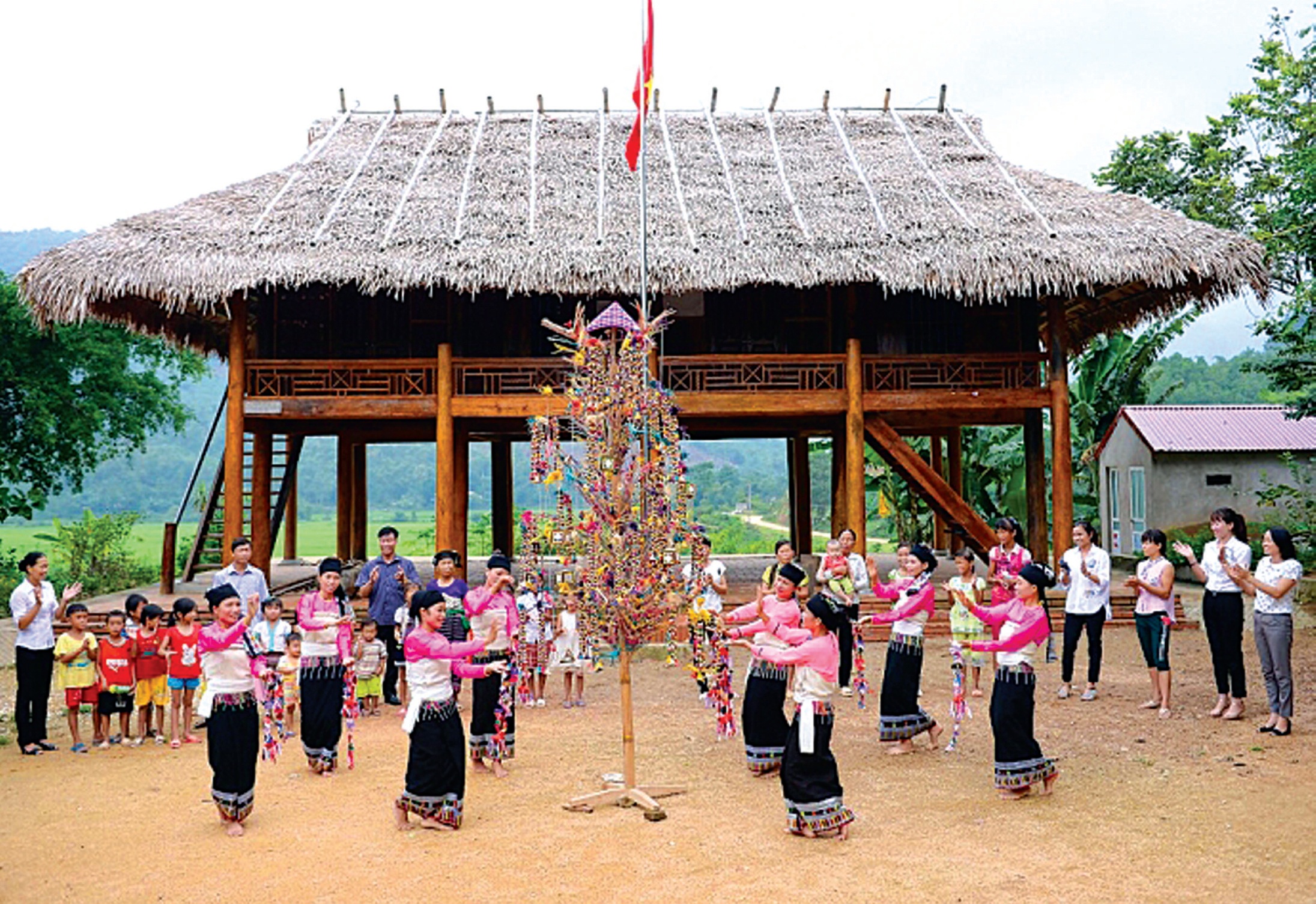 Bản Năng Cát lưu giữ nhiều giá trị văn hóa truyền thống của đồng bào Thái đen