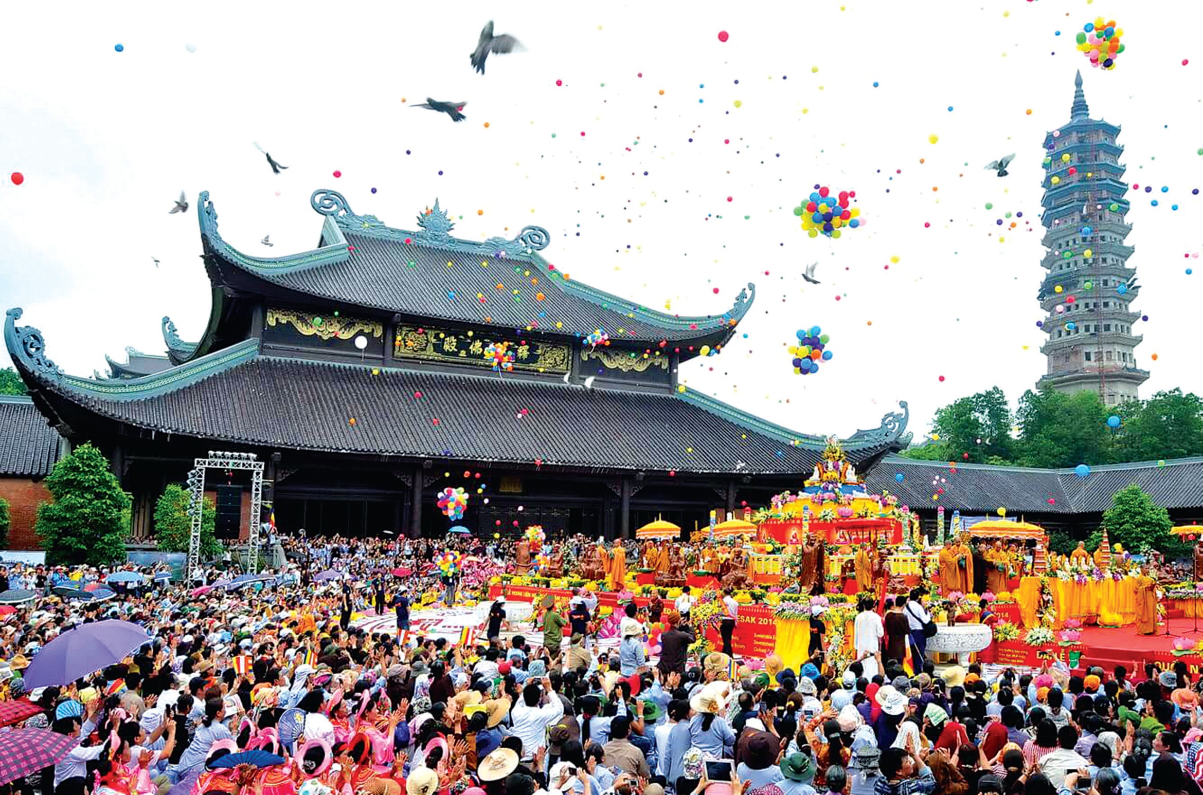 Đông đảo du khách thập phương tham gia lễ hội chùa Bái Đính