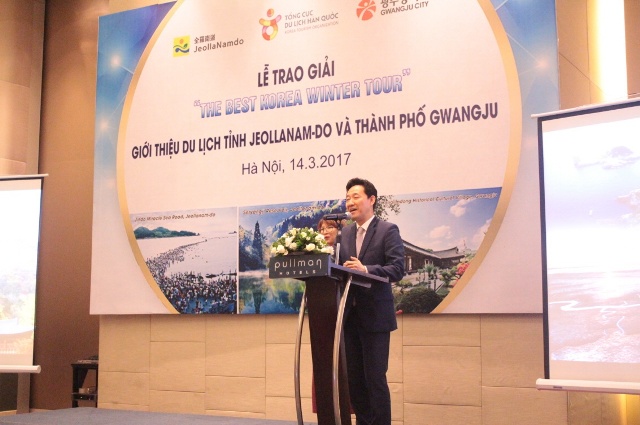 Ông Jung Chang Wook, Trưởng đại diện KTO tại Việt Nam phát biểu tại buổi lễ