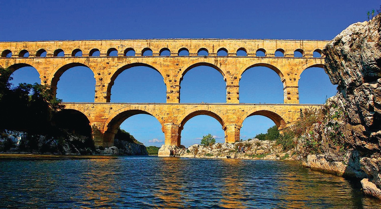 Vẻ đẹp hùng vĩ của cây cầu Pont du Gard