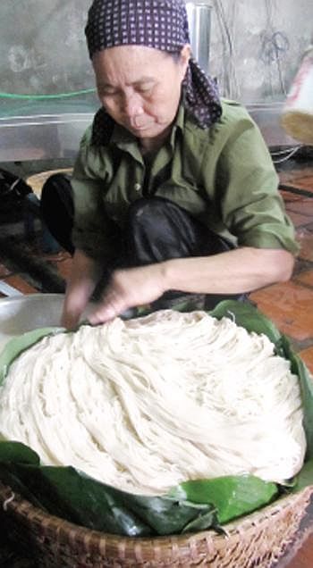 Người dân Mạch Tràng vẫn giữ những nét truyền thống trong nghề làm bún