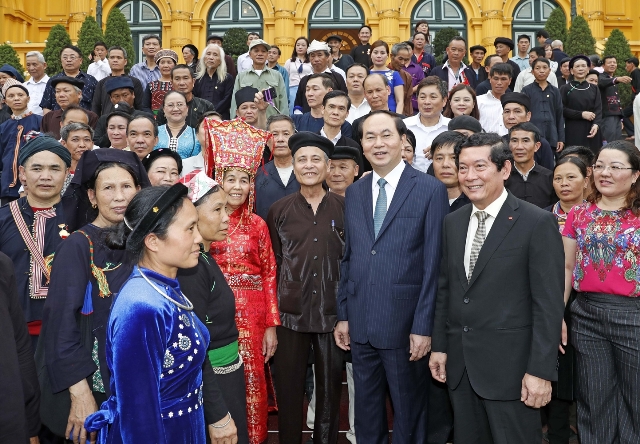 Chủ tịch nước Trần Đại Quang gặp mặt thân mật Đoàn đại biểu già làng, trưởng thôn, bản, nghệ nhân, người có uy tín tại Phủ Chủ tịch    