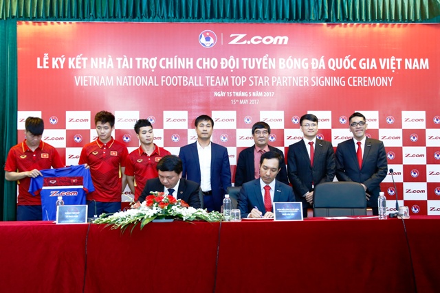 Lễ ký kết nhà tài trợ chính cho Đội tuyển bóng đá quốc gia Việt Nam.