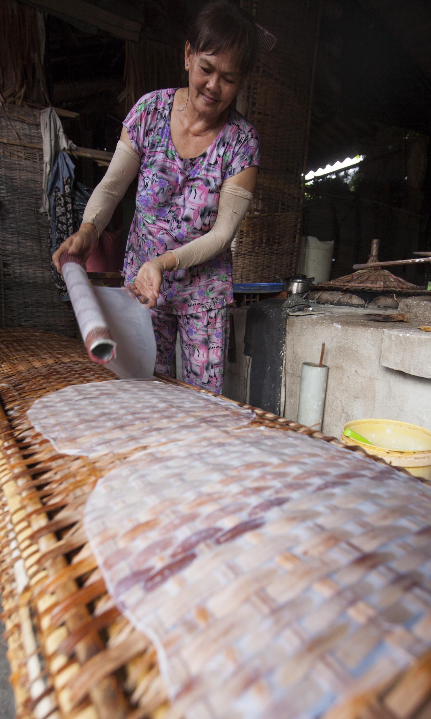 Làng nghề bánh tráng Nhơn Hòa tạo công ăn việc làm cho người dân trong vùng                                                                                   